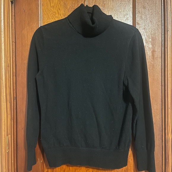 L.L. Bean Sweaters - L.L. Bean Women’s Black Turtleneck Sweater Size S petite 95% cotton 5% Cashmere